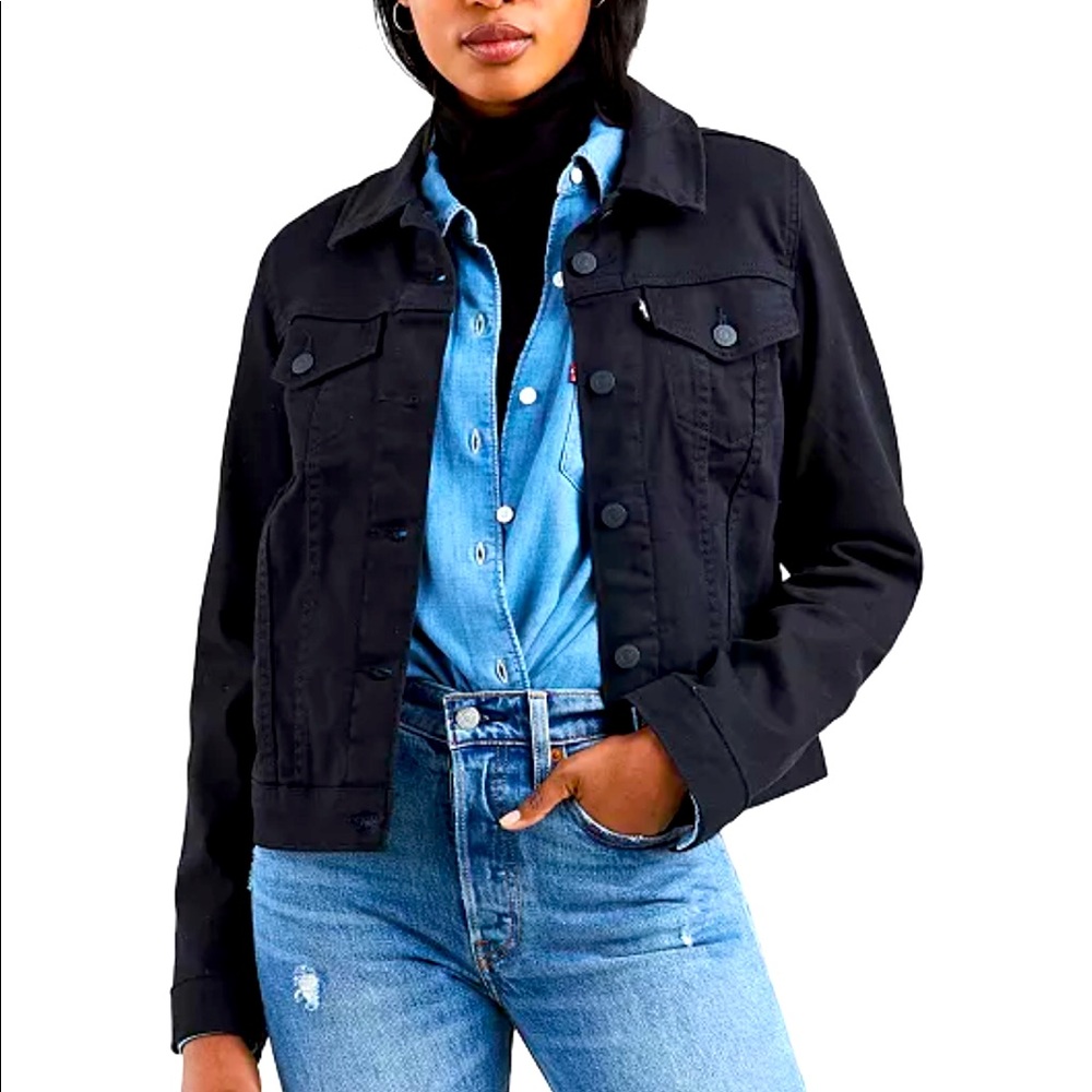 NWOT LEVI’S CLASSIC DENIM TRUCKER JACKET